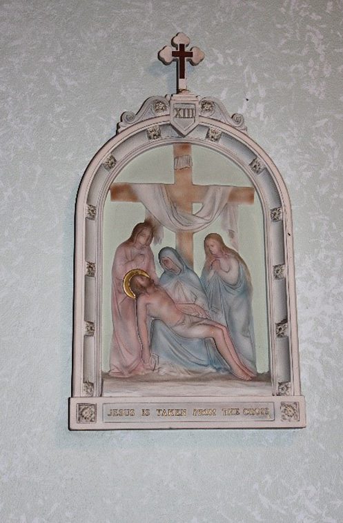 A painting of jesus on the cross with two other people.